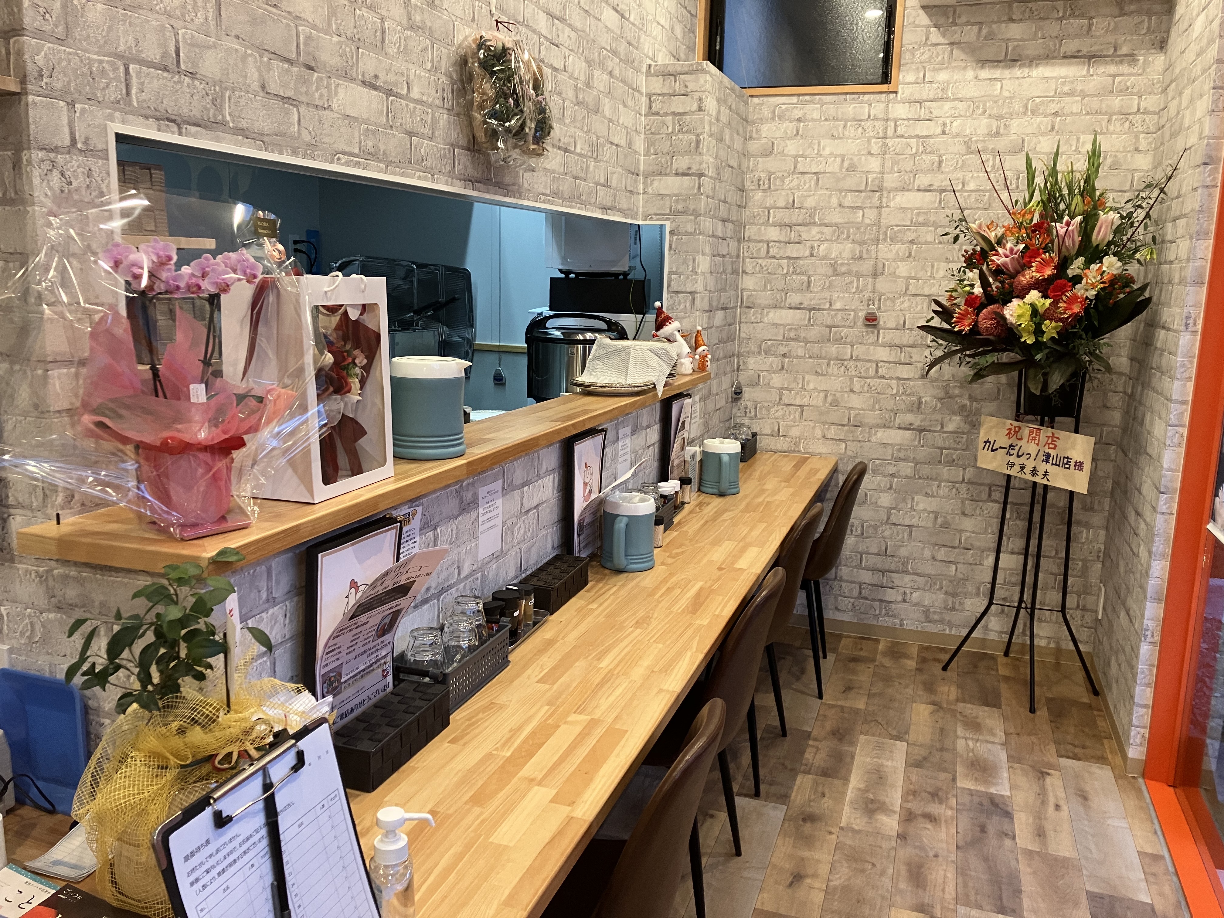 津山 出汁カレー 店舗内観